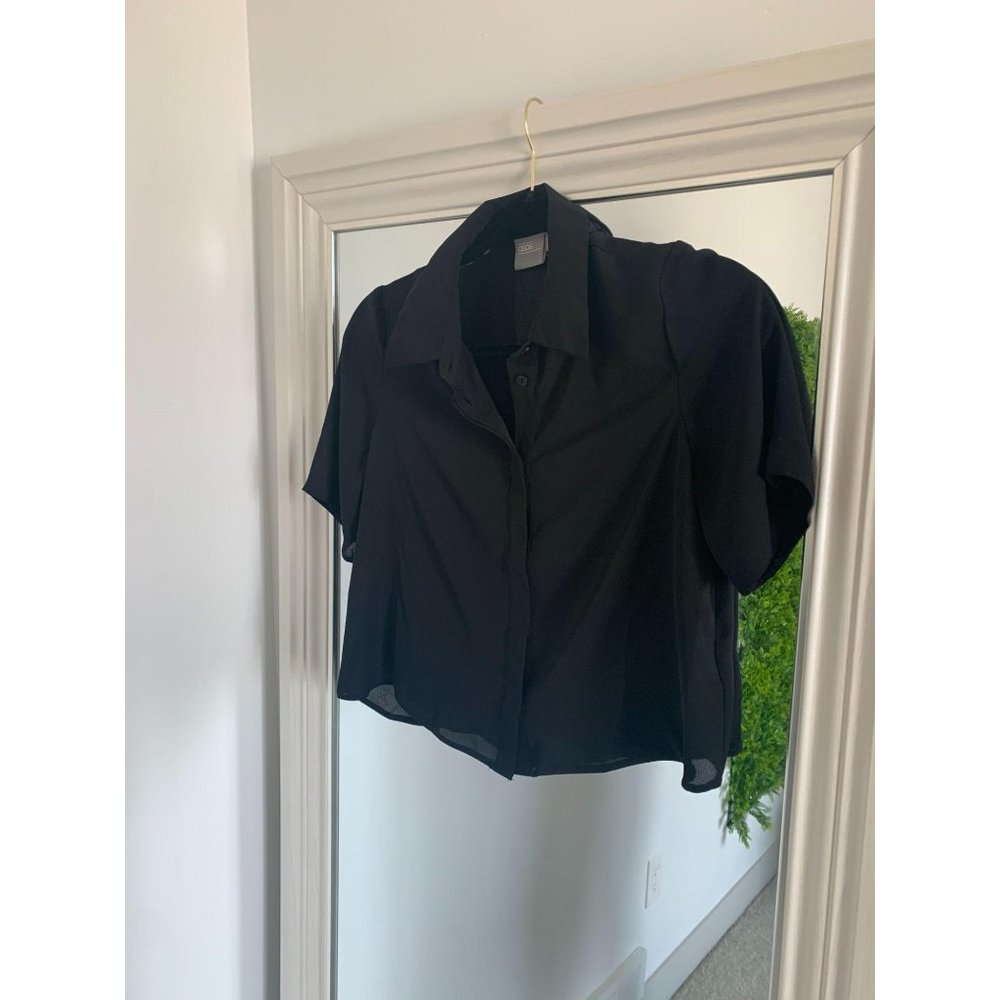ASOS CROPPED SHORT SLEEVE CHIFFON BUTTON UP COLLAR